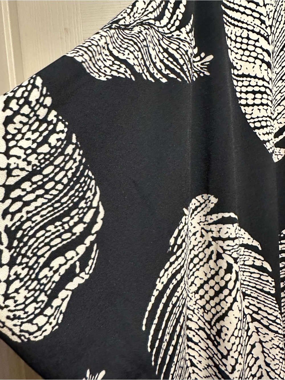 RACHEL Rachel Roy Black Top with White Feather Print Size 1X - Picture 7 of 7